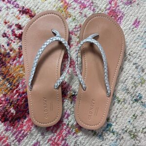 Girls 4.5 size Metallic Braided Flip flops with Cushion
